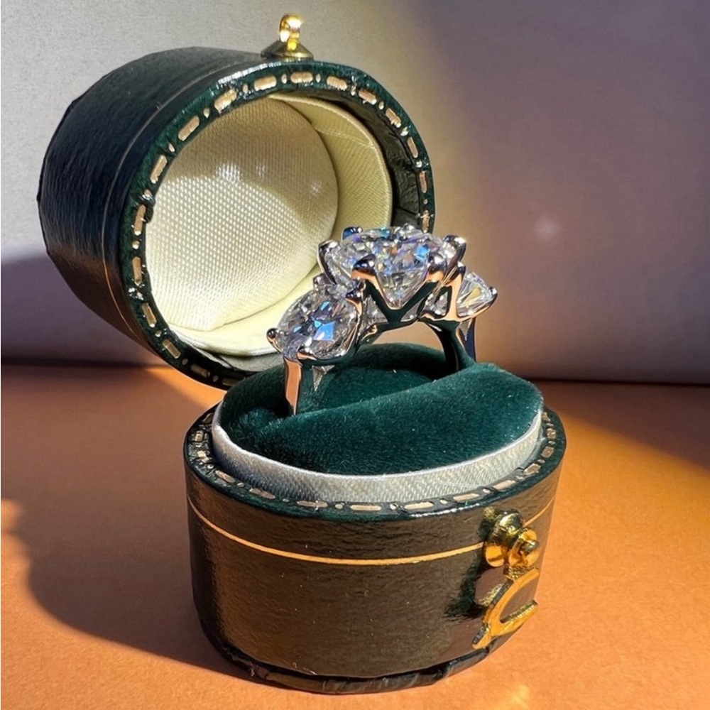 🔥VVS1 5CT Certified Moissanite Excellent Cut sparkling Ring Size 6.5